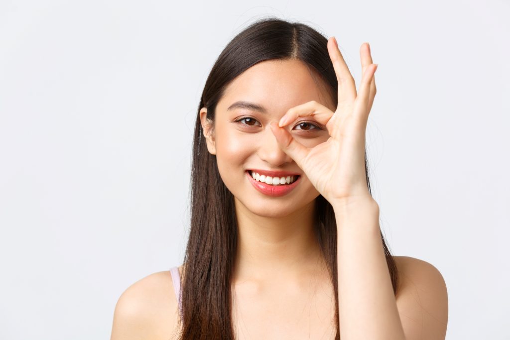 Girl focuses on eye